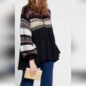 Free People Cozy Cottage Embroidered Top. SIZE M.